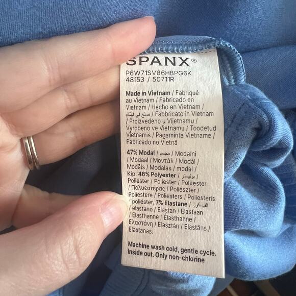 Spanx Airessentials Cropped Cinched Hoodie Sweatshirt Cornflower Blue NWT - Picture 6 of 9
